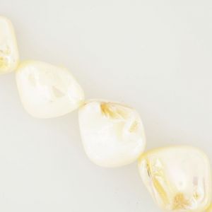 Седефени мъниста Nugget - белеещ хамелеон 15-20мм (1бр)